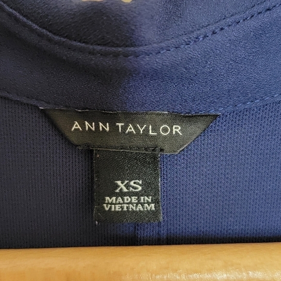 Ann Taylor | Navy Blue Collared Short Sleeve Top Size XS - Picture 2 of 4